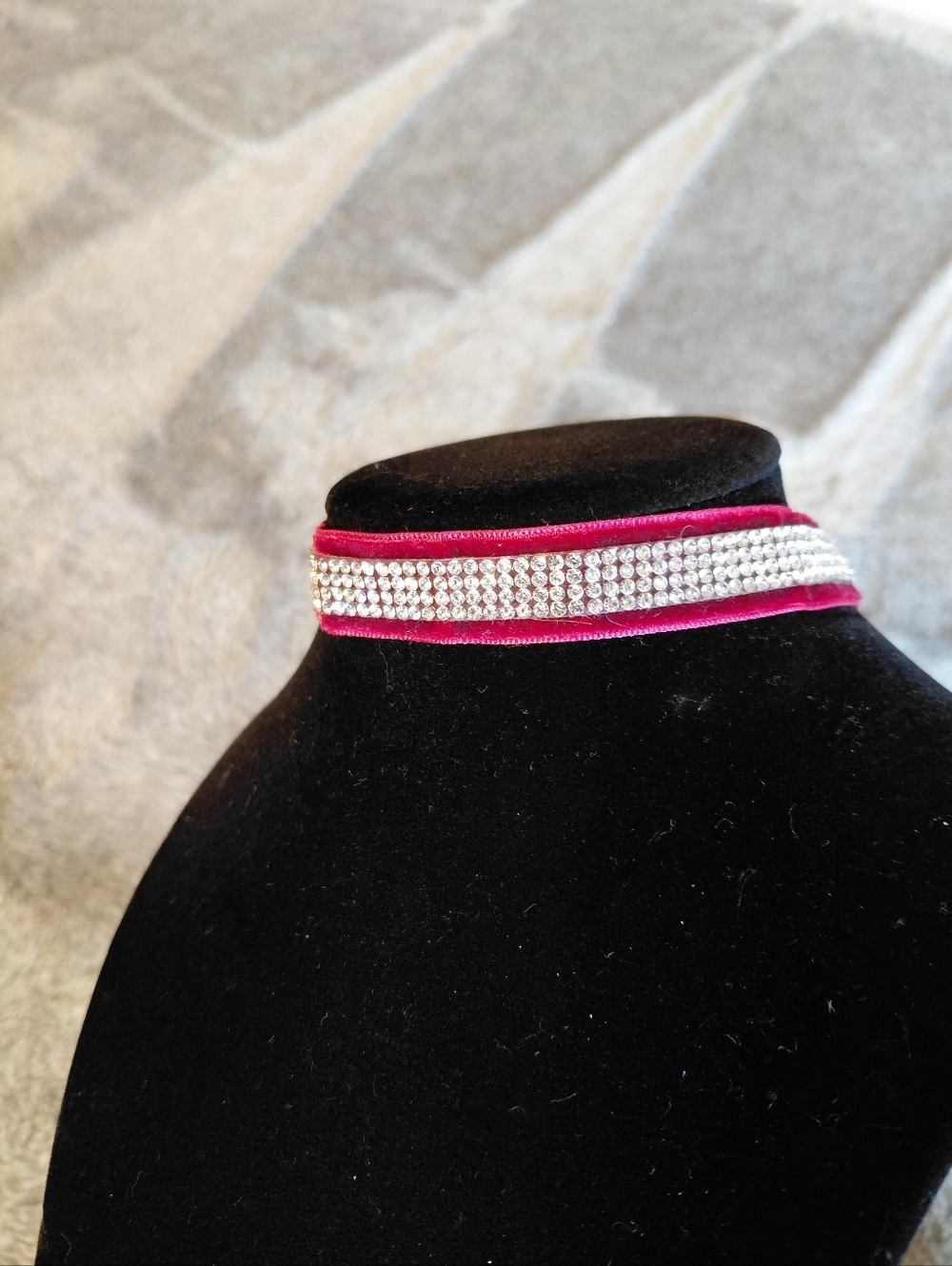 Elegant Red & Black VELVET CHOKER - Picture 4 of 8